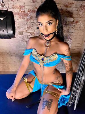 Jasmine Costume Porn Captions - Princess Jasmine didn't mind the dungeon after allâ€¦