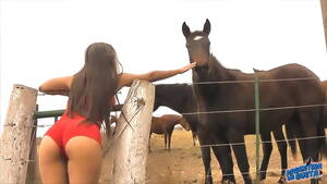 hourse latin girls nude - The Hot Lady Horse Whisperer - Amazing Body Latina! 10 Ass! - XVIDEOS.COM