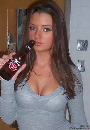 Beer Maid Porn Gif - Your Boobs Are Showing