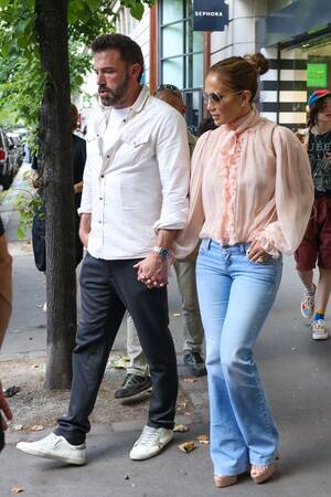 Close Pussy Tight Ups Wet Jennifer Lopez - J Lo's Pink Pussy-Bow Blouse With Ben Affleck on Honeymoon | POPSUGAR  Fashion