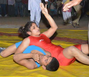 indian lesbian wrestling - man-vs-woman-wrestling-nude-nude-real-teen-