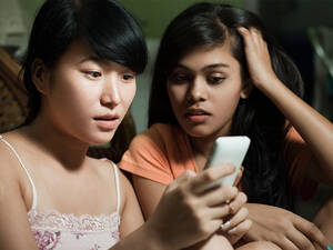 fkk teen nudists - Sexting & teens: what parents need to know | Raising Children Network