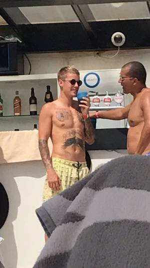 justin bieber naked beach videos - Justin soaked up the sun (Image: HGM/Exclusivepix Media). Who wears socks on  the beach?