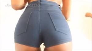 Ebony Shorts Porn - Ebony booty short farts - ThisVid.com