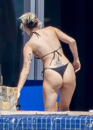 Black Miley Cyrus Porn - Miley Cyrus â€“ Sexy Ass & Boobs in a Tiny Bikini in Cabo San Lucas - Hot  Celebs Home