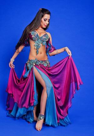 Arab Belly Dancer Natalia - roupas luxuosas para danca do ventre