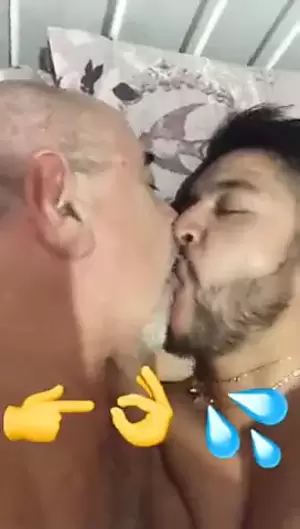 Kissing Daddy Porn - Turkish daddy kissing | xHamster