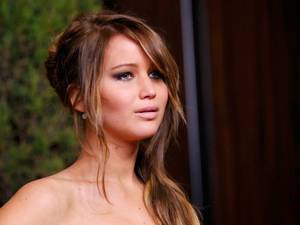 hollywood actress - A group of nude photos of Jennifer Lawrence were scattered online.  According to the source of the report, the Hollywood Actress's Phone got  hacked and ...