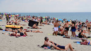 euro topless beach videos - Bare Breasts on French Beaches? You Can, Despite Police Warnings - The New  York Times