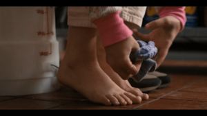 Natalie Portman Feet Porn - My girlfriend thinks that Tarantino directed the last episode...So many  zooms into Elle's feet?! : r/StrangerThings