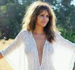 Halle Berry Pussy - Halle Berry Slams Troll Criticizing Nude Photo