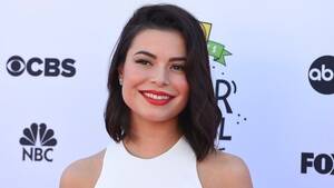 Miranda Cosgrove Porn Star - Miranda Cosgrove's Dating History: Exes and Rumored Romances | Life & Style