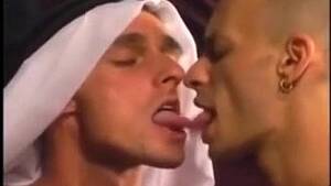 Gay Guy Tongue Kissing Porn - Gay Kissing Compilation nÂ°1 - XNXX.COM