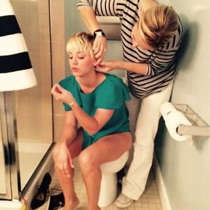 Kaley Cuoco Porn Captions - The Big Bang Theory's Kaley Cuoco Pictured On The Toilet Ahead Of TV  Interview