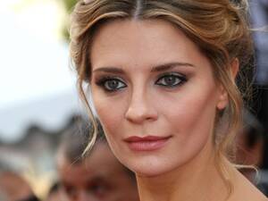 Actress Porn Tapes - Actress Mischa Barton's Lawyer Calls Alleged Sex Tape 'Revenge Porn'