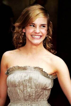 Lesbian Squirt Emma Watson - Why does everyone fawn over Emma Watson? What's so special about her? (  Don't try to worship her in front of me )? - Sexuality