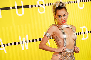 Miley Cyrus Tits Sexy - Miley Cyrus Gets Very Nude for 'V' Magazine