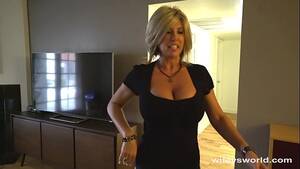 Cougar Neighbor Porn - Fucking My MILF Neighbor While Wifey Is Away - XVIDEOS.COM