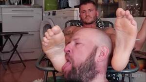 Barefoot Gay Porn - Barefoot Muscle Guy Renda Gay Porn Video - TheGay.com