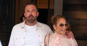 Close Pussy Tight Ups Wet Jennifer Lopez - J Lo's Pink Pussy-Bow Blouse With Ben Affleck on Honeymoon | POPSUGAR  Fashion