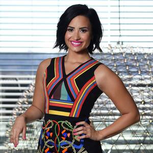 Disney Lesbian Porn Demi Lovato - Is Demi Lovato Bisexual? Watch for Her Answer!