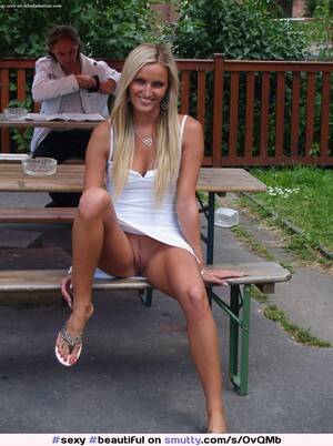 flashing upskirt leg spread - Open Leg Upskirt Public