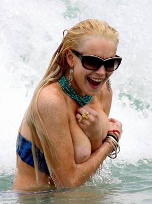 Lindsay Lohan Big Tits - Lindsay Lohan Breasts Slip Of Her Bikini In Miami - Photo 6 - /Nude