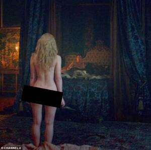 Elle Fanning Sex - Elle Fanning and Nicholas Hoult get VERY steamy in period drama The Great |  Daily Mail Online