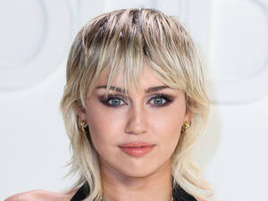 Miley Cyrus Xxx Tube - Miley Cyrus Talks Her Parent's Reaction to Leaked Nude Photos