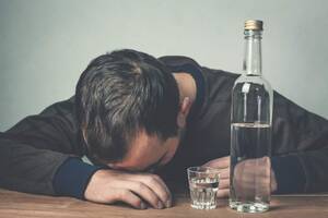 drunk college teen - 5 Of The Most Serious Alcohol-Linked Diseases - Alcohol Rehab Guide