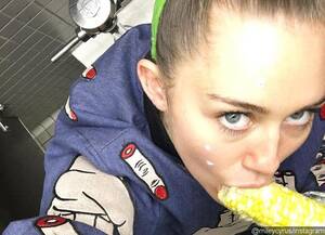 Miley Cyrus Peeing Porn - You'll Be Surprised to See What Miley Cyrus' Doing in Her Latest Selfie