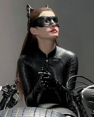 Anne Hathaway Latex Porn - Anne Hathaway meowðŸ–¤ðŸ–¤ : r/CatwomanNSFW