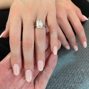 3d Celeb Porn Jennifer Aniston - Milky Nails Are The Celeb-Approved Twist on a Classic Nude Mani