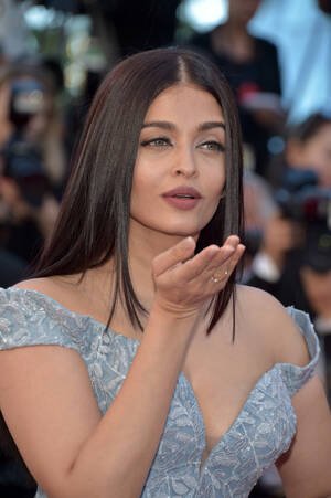 Aishwarya Rai Nude - 18 Excruciatingly Gorgeous Photos Of Aishwarya Rai Bachchan At 2017 Cannes  Film Festival