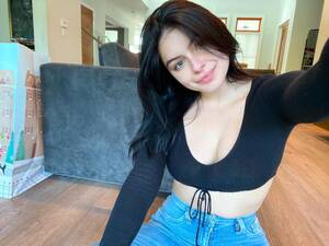 Ariel Winter Porn Facial - Has Ariel Winter Had Plastic Surgery? Breast Reduction, More