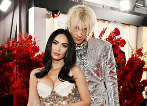 megan fox fucking a lesbian - Megan Fox Deletes Machine Gun Kelly Photos, Fuels Breakup Rumors