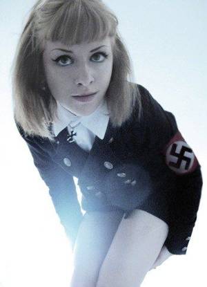 Nazi Anal Girls - Queen Anal-Fisting