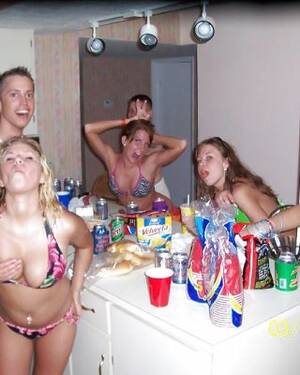 drunk group tits - Party girls flashing boobs Porn Pictures, XXX Photos, Sex Images #1982296 -  PICTOA