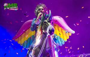 Miley Cyrus Peeing Porn - Wayne Coyne wants to make vinyl out of Miley Cyrus' pee : r/indieheads