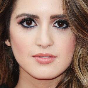 Laura Marano Pussy - Laura Marano Makeup: Black Eyeshadow, Brown Eyeshadow, Silver Eyeshadow &  Clear Lip Gloss | Steal Her Style