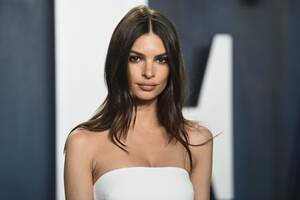 her long boobs - Emily Ratajkowski accuses Robin Thicke of sexual assault - Los Angeles Times