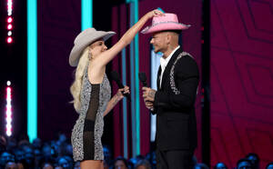 Carrie Underwood Gives Two Blowjobs Men - Holy $hit The 2023 CMT Awards Were Terrible - Saving Country Music