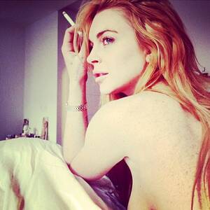 Lindsay Lohan Big Tits - LiLo Shows Off Major Side Boob in Topless Pic!