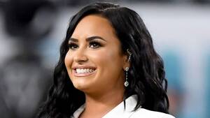 Disney Lesbian Porn Demi Lovato - Demi Lovato Reveals When She First Knew She Was Queer (Exclusive) |  Entertainment Tonight