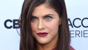 Alexandra Daddario Nude Porn Emma Watson - Fans Can't Get Over Alexandra Daddario's Braless See-Through Dress