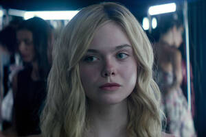 Elle Fanning Sex - Elle Fanning Is a Model Surrounded By Sex, Blood, and Monsters (?) in 'The  Neon Demon' Trailer | Decider