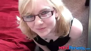 Nerdy Porn Women Short Hair - Nerdy English babe with short hair likes to suck it deep | xHamster