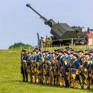 18th Century Military Porn - 18th century Carolean infantry and a Archer artillery system, 2023  [3648x3648] : r/MilitaryPorn