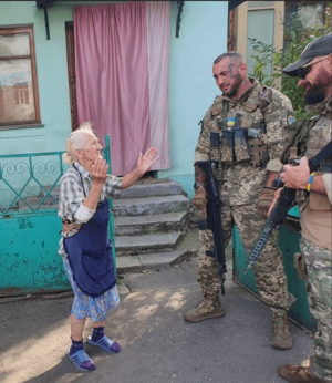 military - Ukrainian military man at home [831x960] : r/MilitaryPorn