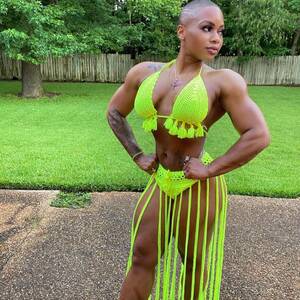 Bald Muscular Women Porn - Bald muscle girl: Natascha Donald | Haircut, headshave and bald fetish blog